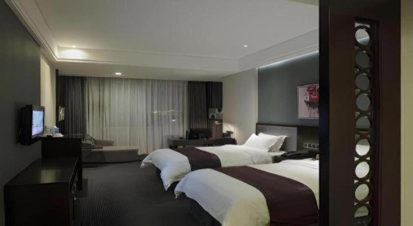 New Century Manju New International Expo Center 3*