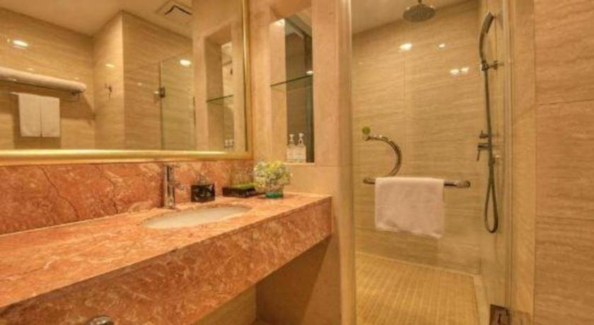 New Century Manju New International Expo Center Hotel