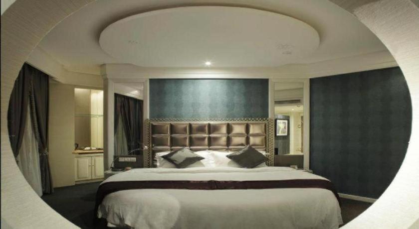New Century Manju New International Expo Center Hotel 3*