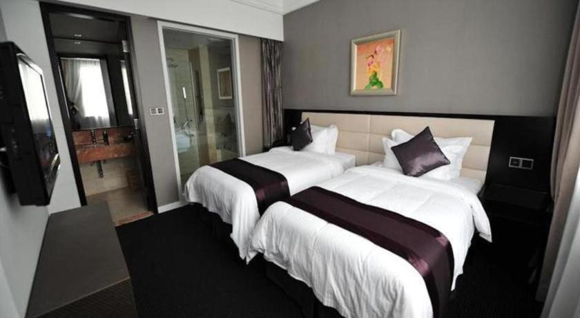 New Century Manju New International Expo Center Hotel 3*