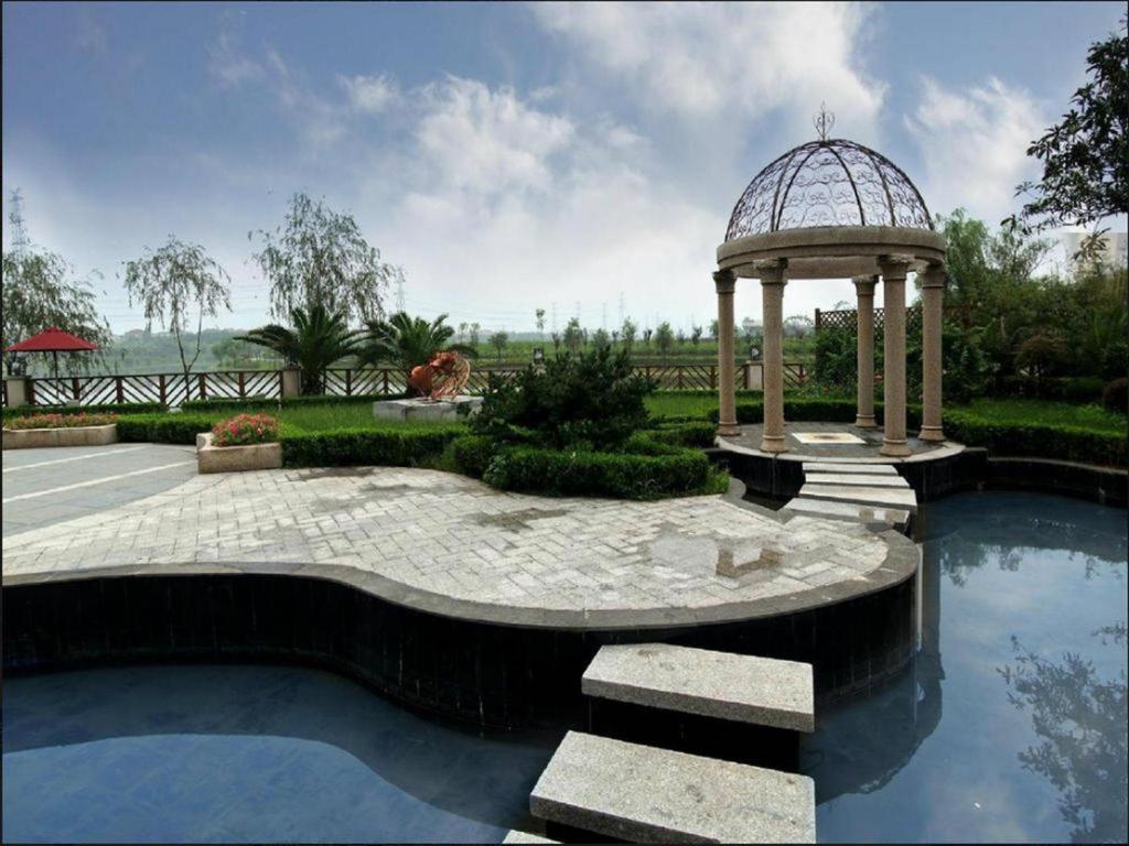 New Century Manju New International Expo Center Hotel 3*