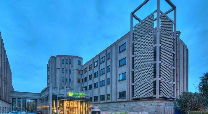 New Century Manju New International Expo Center Hotel